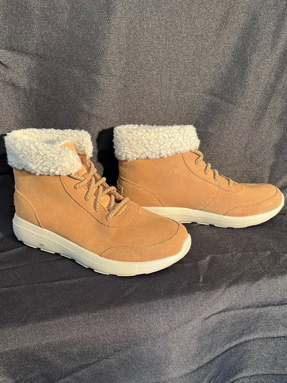 Skechers Glacial Ultra Woodlands Tan Lace-Up Faux-Shearling Ankle Boots